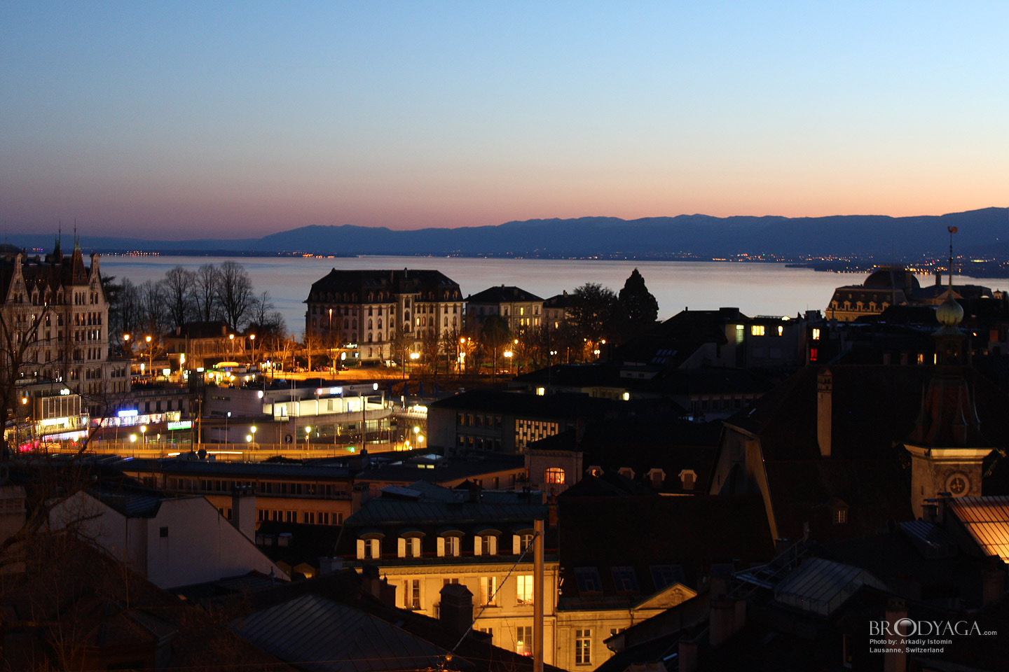 Lausanne by night